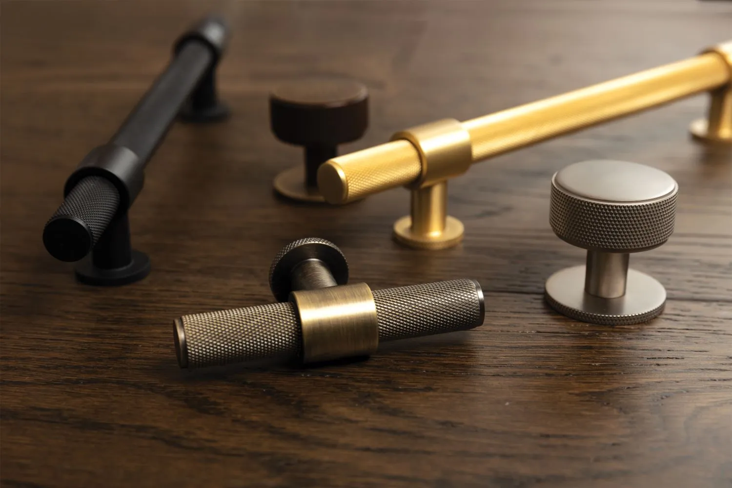 MANHATTAN Knurled Brass Knobs – Handle Craft